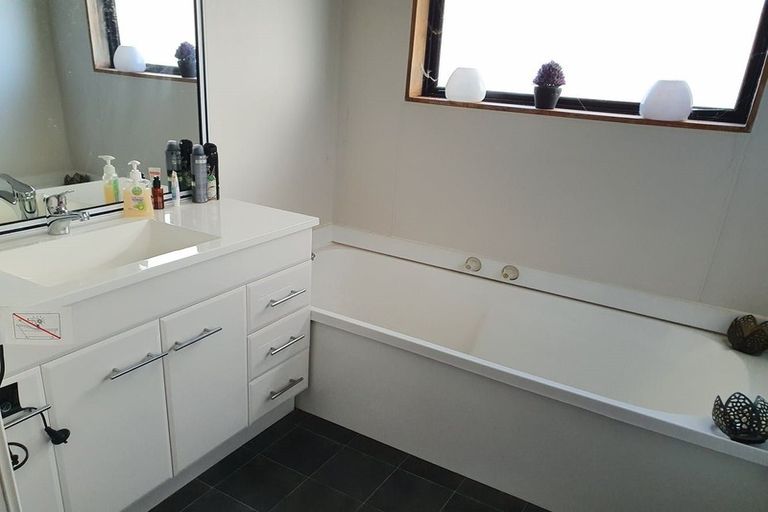 Photo of property in 12 Sutton Road, Drury, 2113