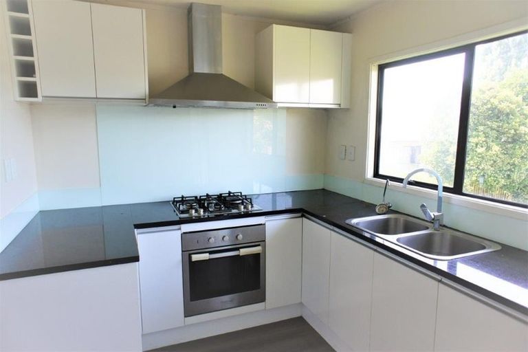 Photo of property in 26 Lambrown Drive, Totara Vale, Auckland, 0629