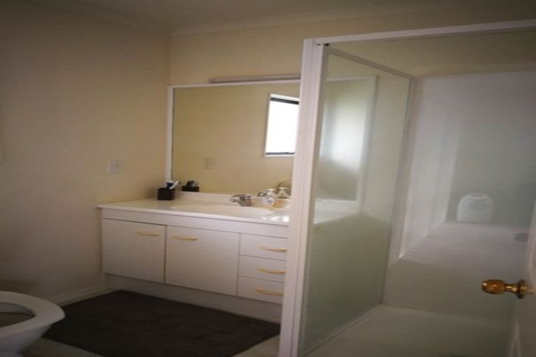 Photo of property in 62b Hogarth Rise, West Harbour, Auckland, 0618