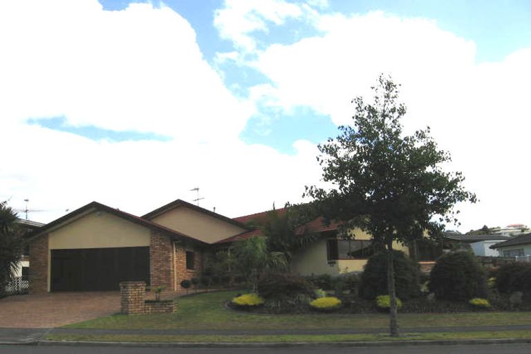 Photo of property in 40 Unsworth Drive, Unsworth Heights, Auckland, 0632