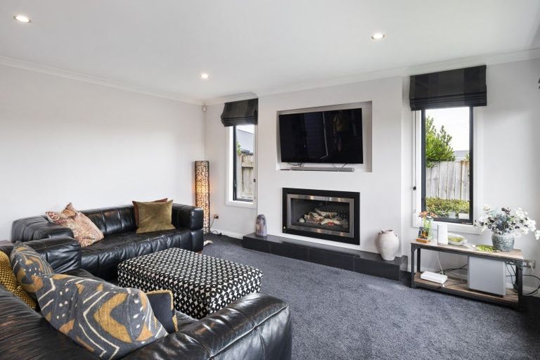 Photo of property in 9 Saint Heliers Grove, Fitzherbert, Palmerston North, 4410