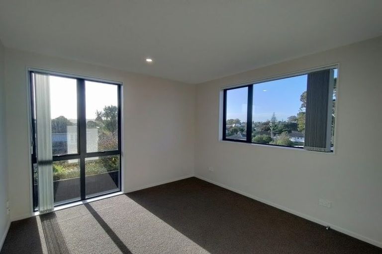 Photo of property in 5/9 Beaufield Lane, Te Atatu Peninsula, Auckland, 0610
