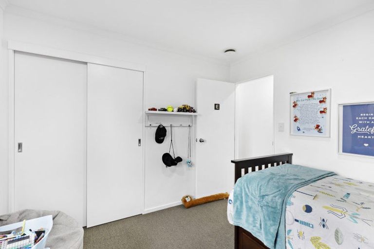 Photo of property in 16 Daniel Place, Kelvin Grove, Palmerston North, 4414