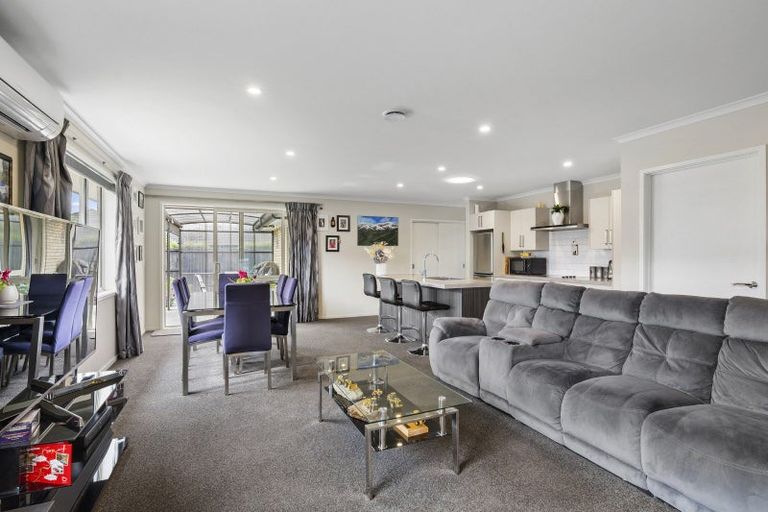 Photo of property in 30 Shillingford Boulevard, Rolleston, 7615