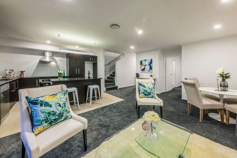 Photo of property in 2/182 Flat Bush School Road, Flat Bush, Auckland, 2019