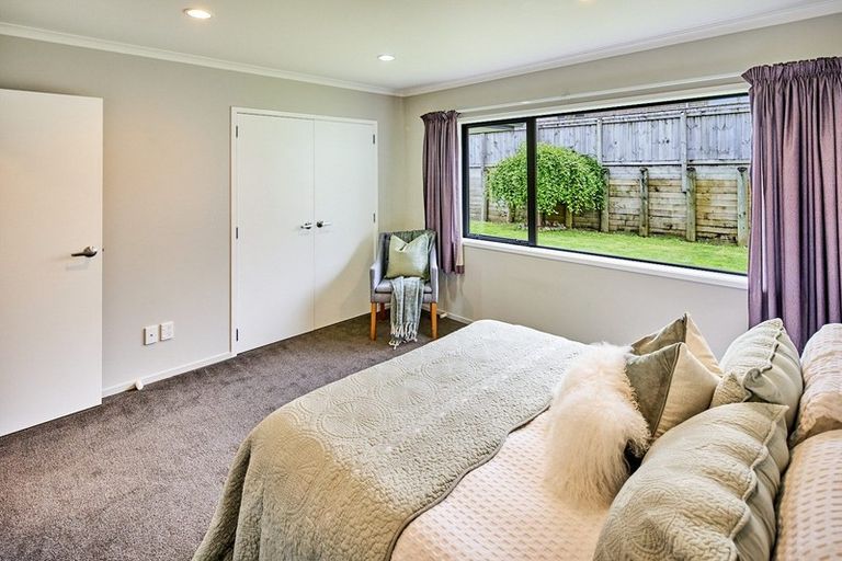 Photo of property in 70 Sunstone Crescent, Timberlea, Upper Hutt, 5018