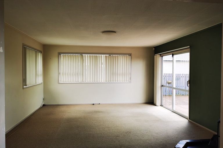 Photo of property in 9 Sumich Place, West Harbour, Auckland, 0618