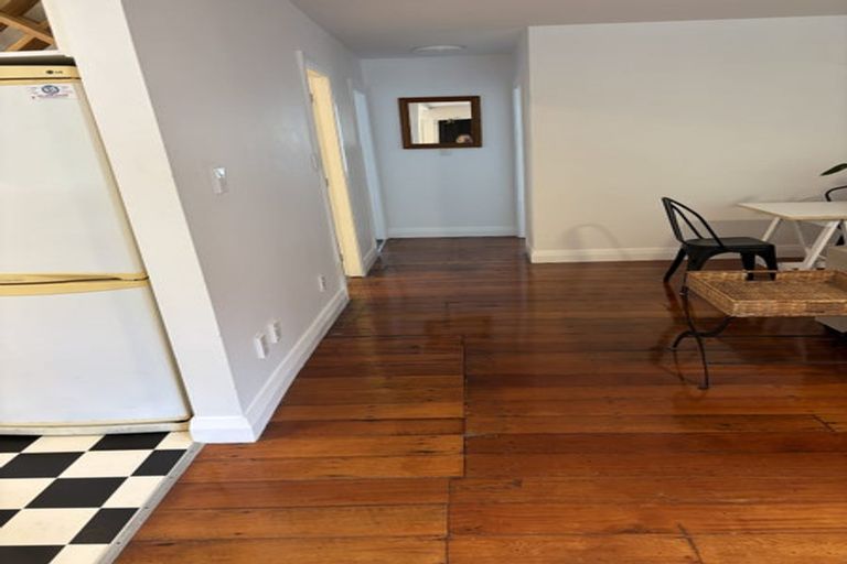 Photo of property in 2b Wilkinson Street, Oriental Bay, Wellington, 6011