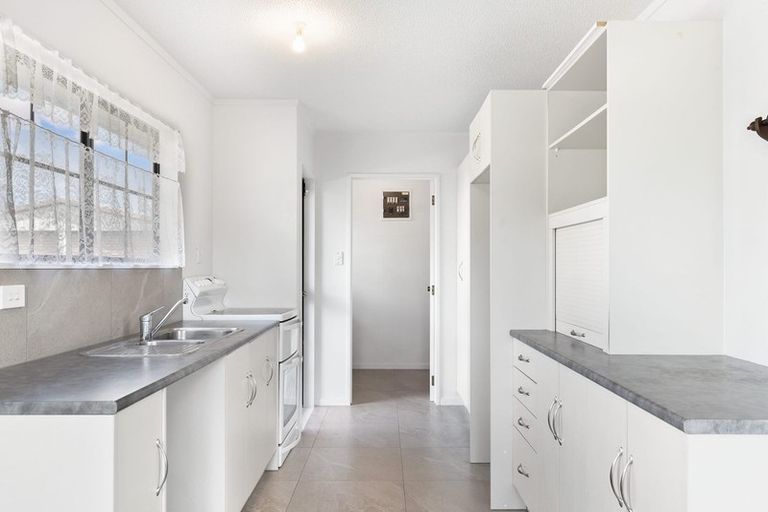 Photo of property in 14 Imperial Place, Henderson, Auckland, 0612