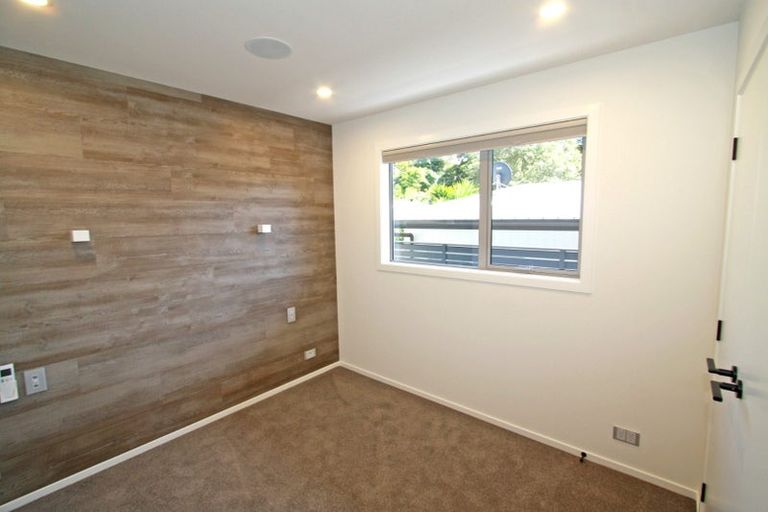 Photo of property in 5 Waterloo Place, Westown, New Plymouth, 4310