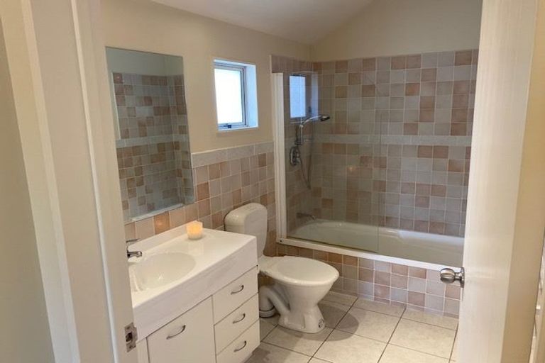 Photo of property in 7 Gillett Place, Botany Downs, Auckland, 2014