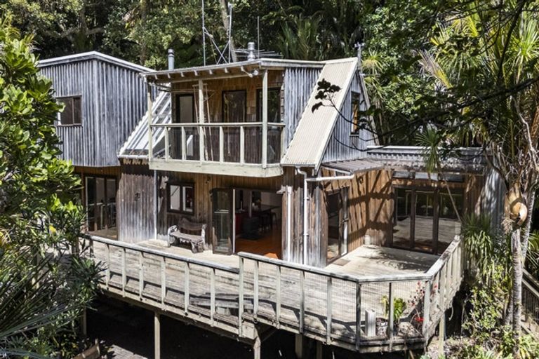 Photo of property in 40 Lone Kauri Road, Karekare, New Lynn, 0772