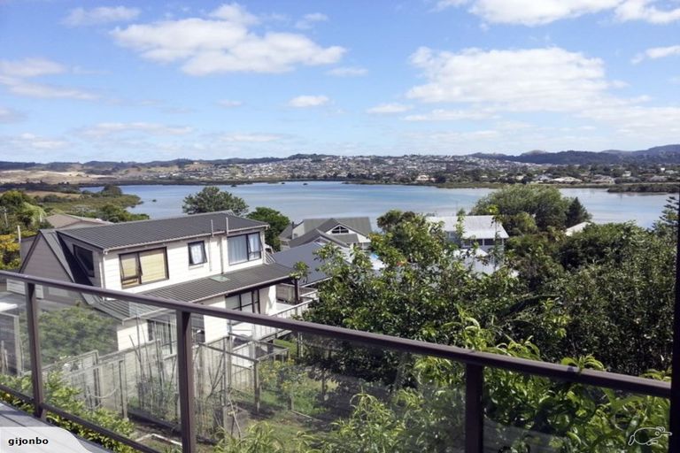 Photo of property in 35 Moffat Road, Red Beach, 0932