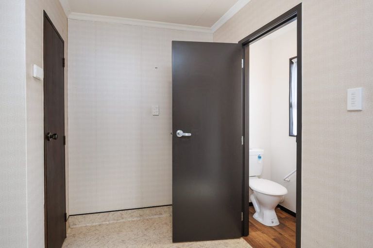 Photo of property in 2 Hillcrest Drive, Kelvin Grove, Palmerston North, 4414