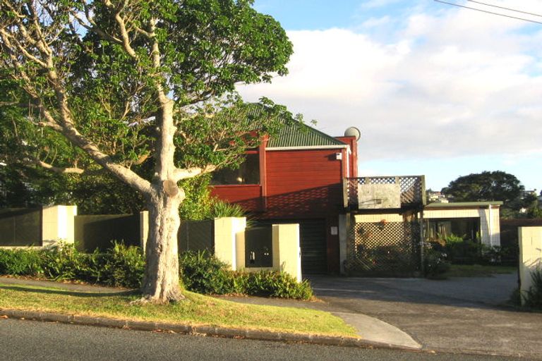 Photo of property in 34 Moore Street, Hillcrest, Auckland, 0627