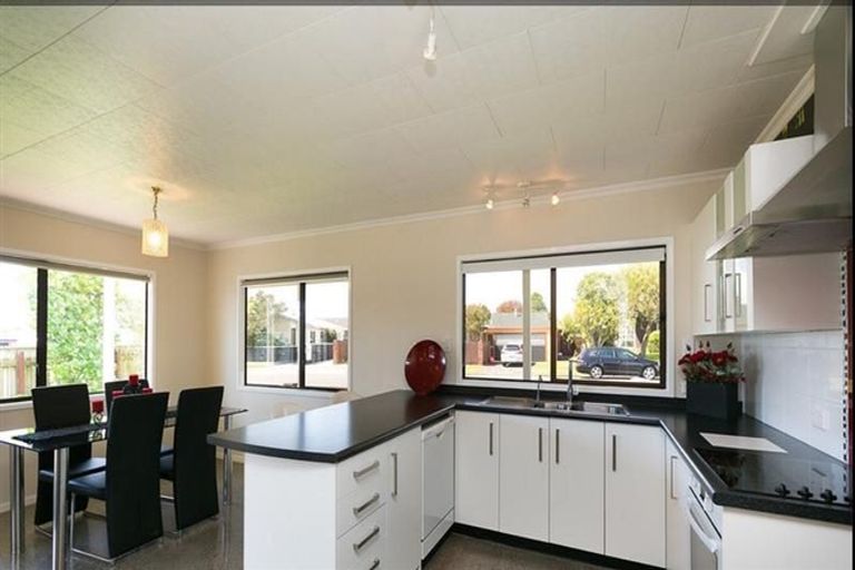 Photo of property in 121 Heta Road, Highlands Park, New Plymouth, 4312