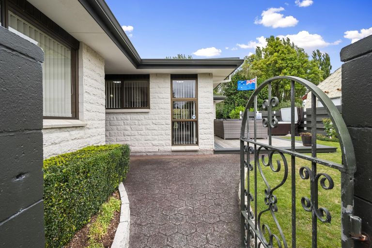 Photo of property in 27 Humphries Place, Awapuni, Palmerston North, 4412