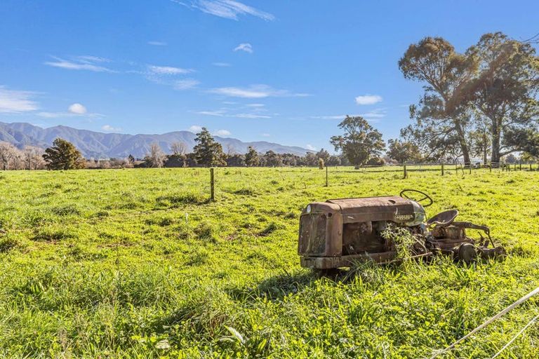 Photo of property in 230 Loop Road, East Takaka, Takaka, 7183