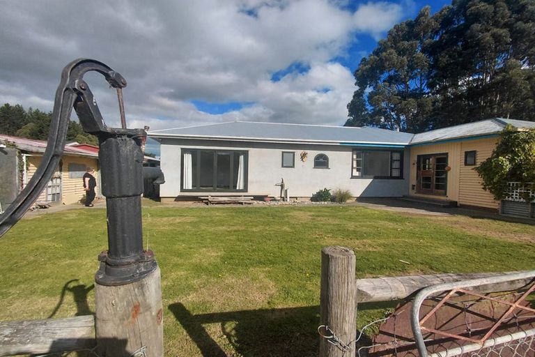 Photo of property in 72 Half Mile Road, Tuatapere, 9620