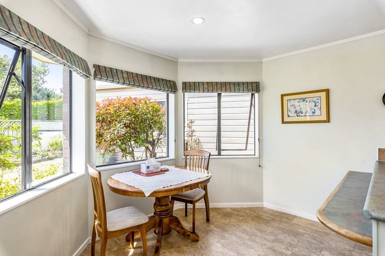 Photo of property in 2 Realm Drive, Paraparaumu, 5032