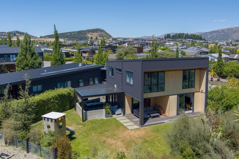 Photo of property in 1 Kamahi Street, Wanaka, 9305