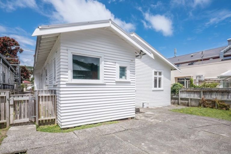 Photo of property in 202 The Parade, Island Bay, Wellington, 6023