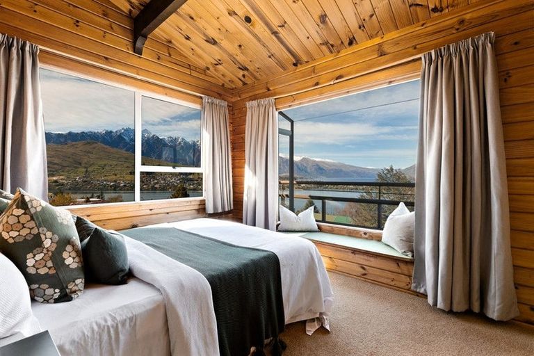 Photo of property in 20 Earnslaw Terrace, Queenstown, 9300