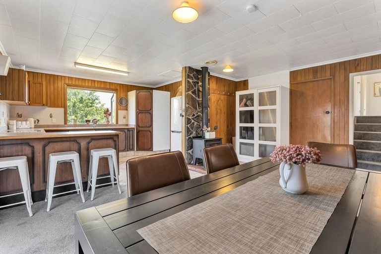 Photo of property in 35 Weraroa Road, Waverley, 4510