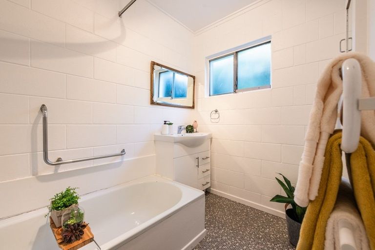 Photo of property in 35 Delhi Crescent, Khandallah, Wellington, 6035