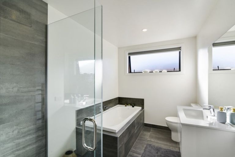 Photo of property in 60 Red Cottage Drive, Lake Hayes, Queenstown, 9304