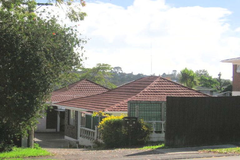 Photo of property in 1/121 Henderson Valley Road, Henderson, Auckland, 0612