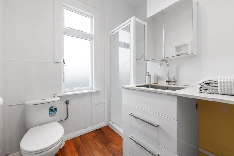 Photo of property in 1/166 Main Road, Redcliffs, Christchurch, 8081