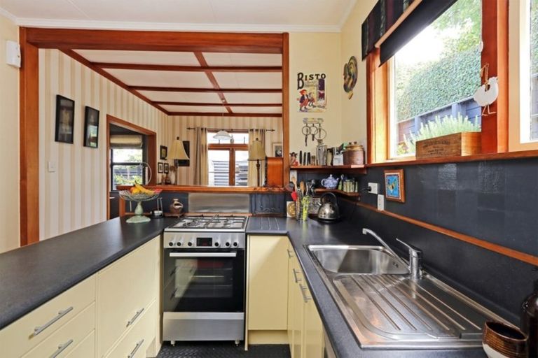 Photo of property in 10 Harvey Road, Bluff Hill, Napier, 4110