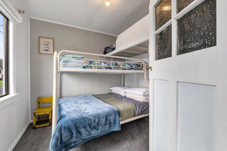 Photo of property in 52 Fifth Avenue, Urenui, 4377