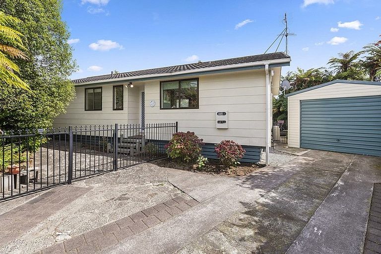 Photo of property in 2b Wyndham Road, Hannahs Bay, Rotorua, 3010