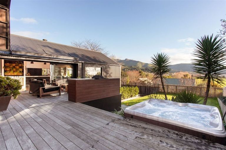 Photo of property in 2 Hammerton Lane, Heathcote Valley, Christchurch, 8022