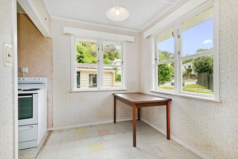 Photo of property in 57 Franklyn Road, Tawa, Wellington, 5028