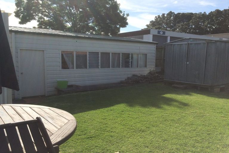Photo of property in 27 Lisa Rise, Half Moon Bay, Auckland, 2012