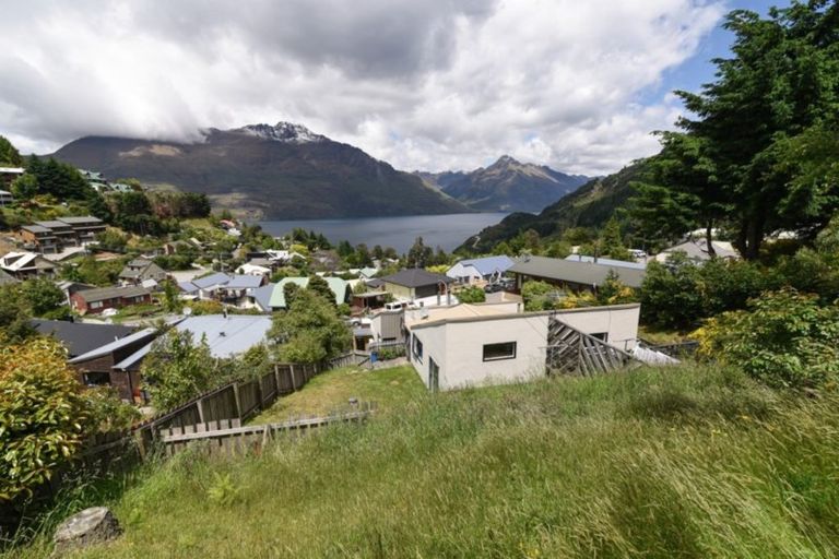 Photo of property in 5a Wye Place, Fernhill, Queenstown, 9300