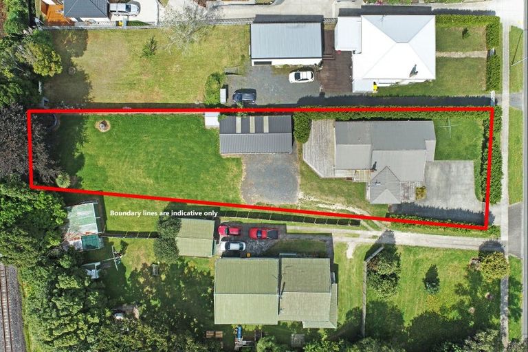 Photo of property in 13 Collingwood Road, Waiuku, 2123