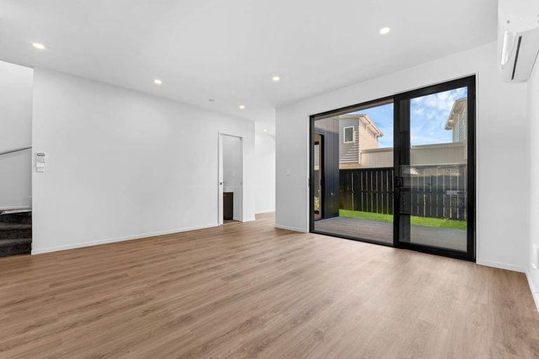 Photo of property in 6e Cascades Road, Pakuranga Heights, Auckland, 2010