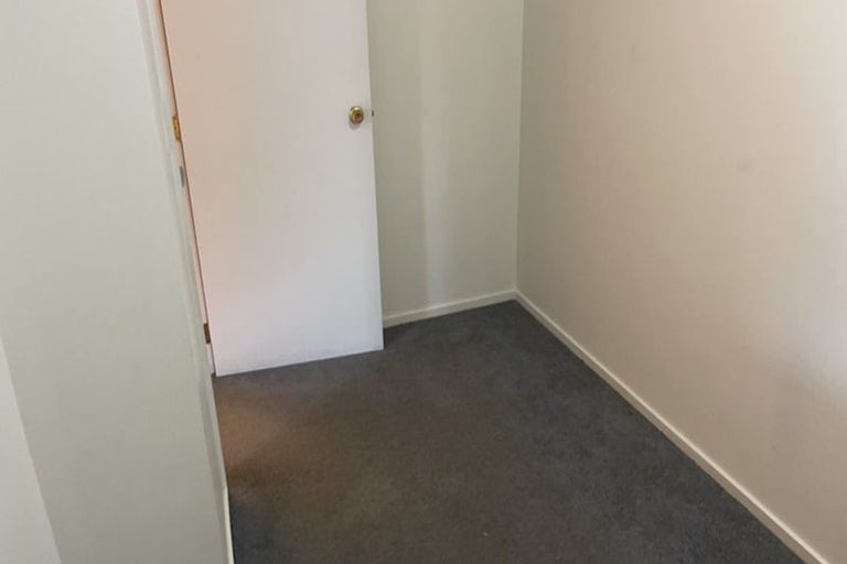 Photo of property in 211 Chelsea View Drive, Chatswood, Auckland, 0626