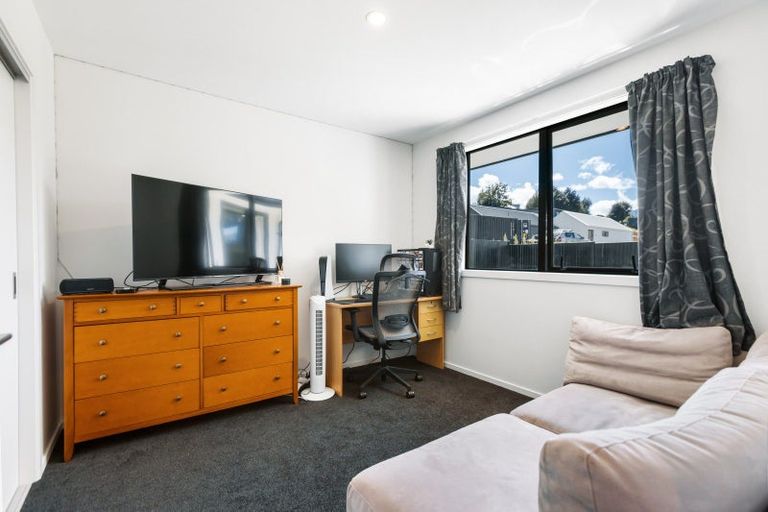 Photo of property in 10 Magpie Place, Lake Hawea, 9382