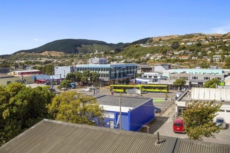 Photo of property in 6b Rewa Terrace, Tawa, Wellington, 5028