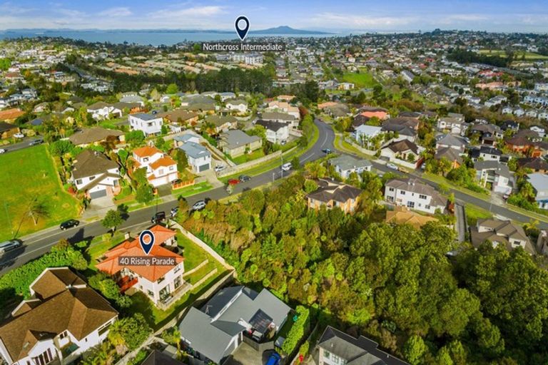 Photo of property in 40 Rising Parade, Fairview Heights, Auckland, 0632