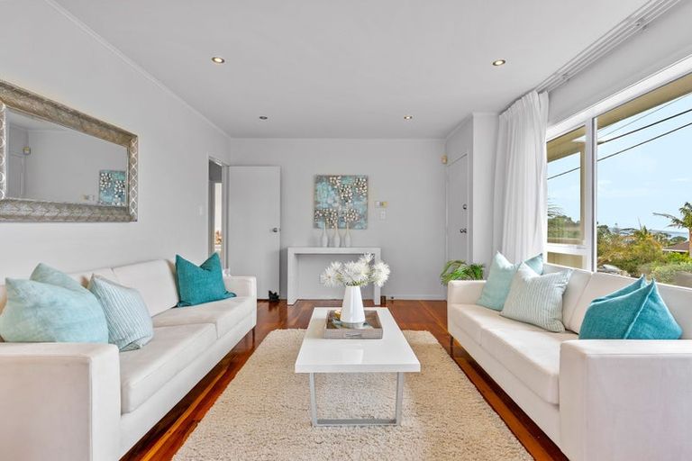 Photo of property in 1/30 Montgomery Avenue, Rothesay Bay, Auckland, 0630