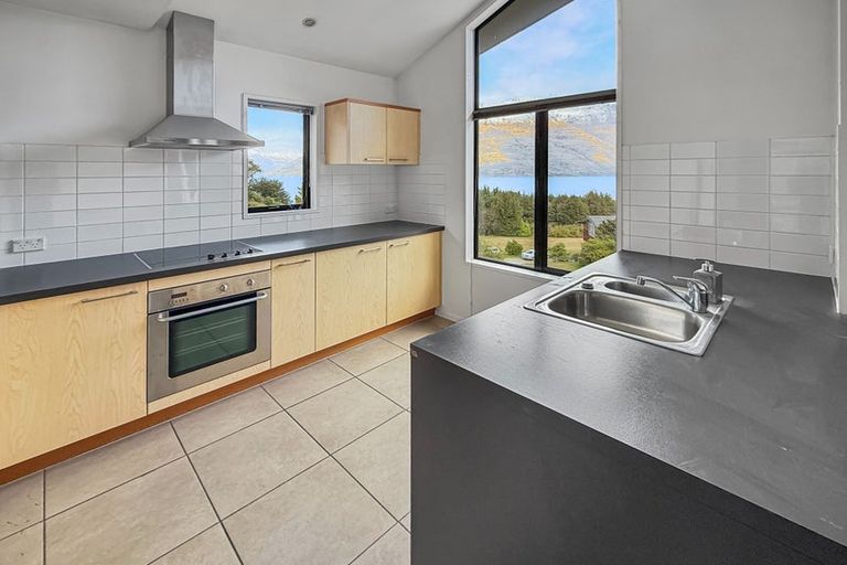 Photo of property in Arno Apartment, 10/8 Mckerrow Place, Sunshine Bay, Queenstown, 9300