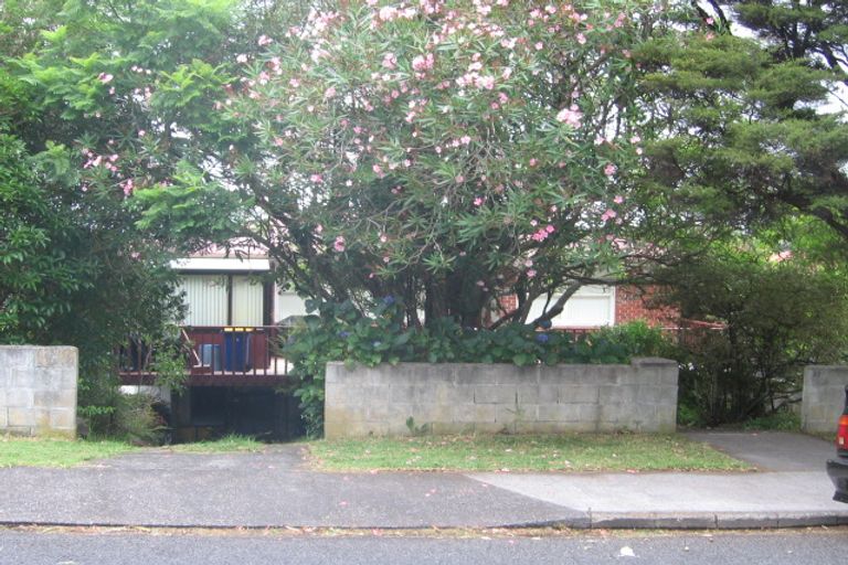 Photo of property in 32 Valley View Road, Glenfield, Auckland, 0629