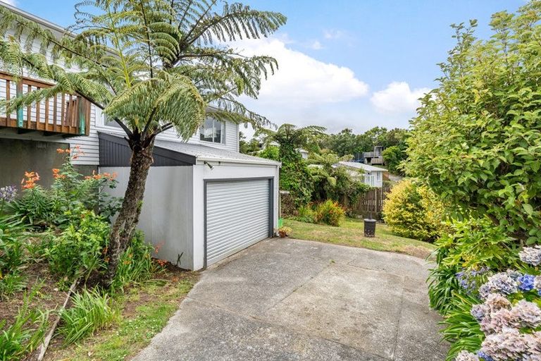 Photo of property in 6 Eastview Grove, Normandale, Lower Hutt, 5010