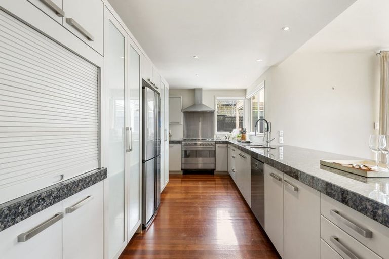 Photo of property in 19 English Oak Drive, Schnapper Rock, Auckland, 0632